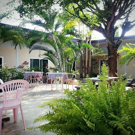 Baan Homlamoon Hotel Suan Phueng Exterior photo